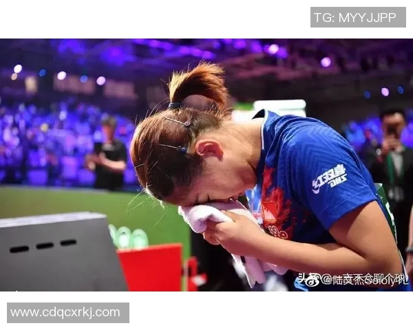 足球明星生死由命视频揭示运动员背后的艰辛与风险引发社会关注与讨论